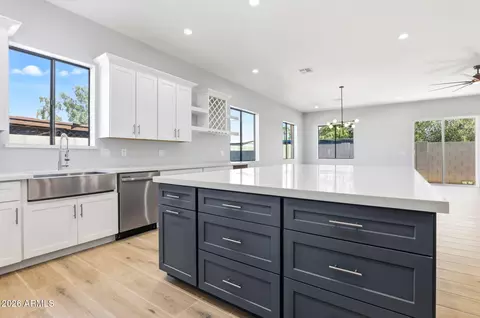 Kitchen - 415 S Robert Rd S, Tempe, AZ 85281 photo 3 of 4