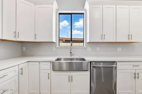 Kitchen - 415 S Robert Rd S, Tempe, AZ 85281 photo 4 of 4