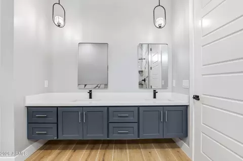 Bath - 415 S Robert Rd S, Tempe, AZ 85281 photo 6 of 13
