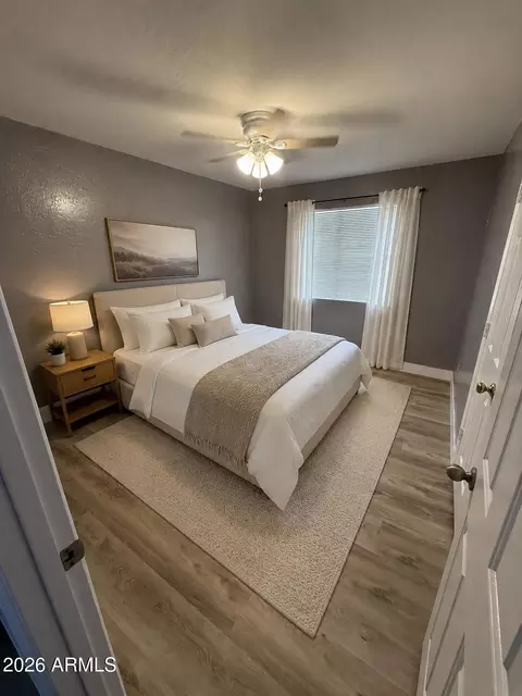 Bedroom - 815 E Cavalier Dr, Phoenix, AZ 85014 photo 2 of 6