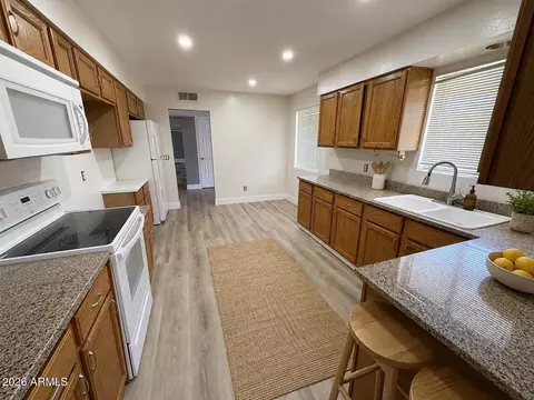 Kitchen - 815 E Cavalier Dr, Phoenix, AZ 85014 photo 5 of 5