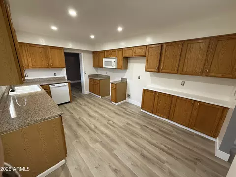 Kitchen - 815 E Cavalier Dr, Phoenix, AZ 85014 photo 1 of 5