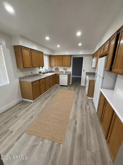 Kitchen - 815 E Cavalier Dr, Phoenix, AZ 85014 photo 3 of 5