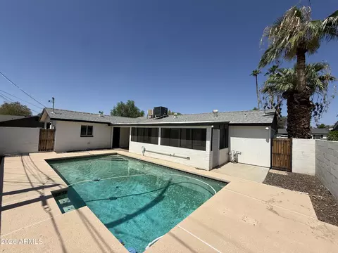 Exterior - 815 E Cavalier Dr, Phoenix, AZ 85014 photo 5 of 9