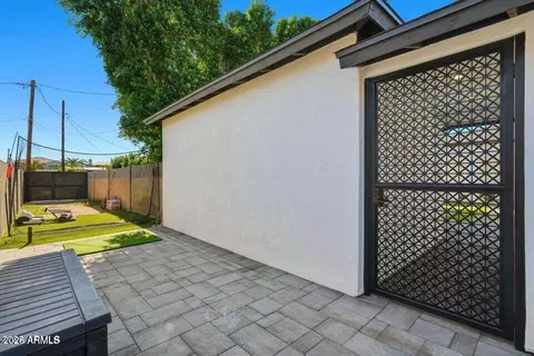 Exterior - 3901 E Weldon Ave, Phoenix, AZ 85018 photo 7 of 9
