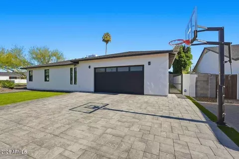 Exterior - 3901 E Weldon Ave, Phoenix, AZ 85018 photo 8 of 9