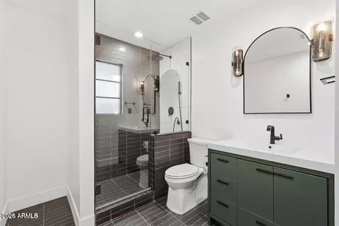 Bath - 3901 E Weldon Ave, Phoenix, AZ 85018 photo 3 of 3