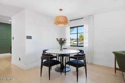 Dining - 3901 E Weldon Ave, Phoenix, AZ 85018 photo 2 of 2