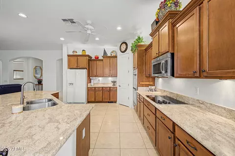Kitchen - 2724 E Bridgeport Pkwy, Gilbert, AZ 85295 photo 1 of 4