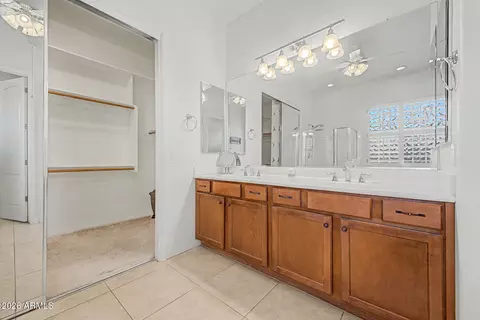Bath - 2724 E Bridgeport Pkwy, Gilbert, AZ 85295 photo 3 of 5