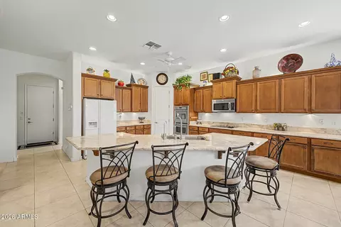 Kitchen - 2724 E Bridgeport Pkwy, Gilbert, AZ 85295 photo 3 of 4