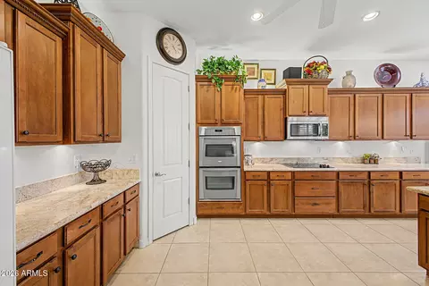 Kitchen - 2724 E Bridgeport Pkwy, Gilbert, AZ 85295 photo 2 of 4