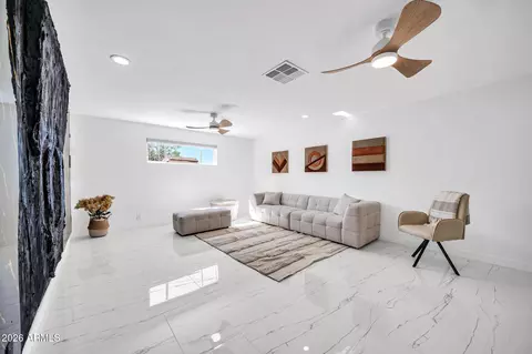 Living - 833 E Butler Dr, Phoenix, AZ 85020 photo 2 of 2