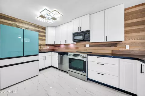 Kitchen - 833 E Butler Dr, Phoenix, AZ 85020 photo 3 of 3