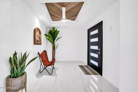 Entry Way - 833 E Butler Dr, Phoenix, AZ 85020 photo 1 of 3
