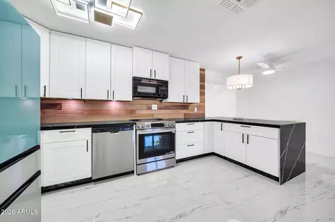 Kitchen - 833 E Butler Dr, Phoenix, AZ 85020 photo 2 of 3