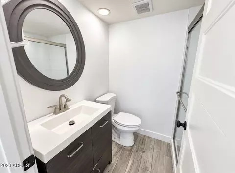 Bath - 2220 E Heatherbrae Dr, Phoenix, AZ 85016 photo 2 of 3