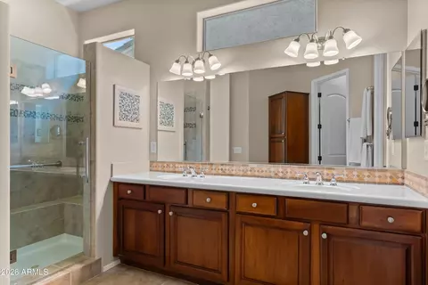 Bath - 4481 E Blue Spruce Ln, Gilbert, AZ 85298 photo 2 of 4