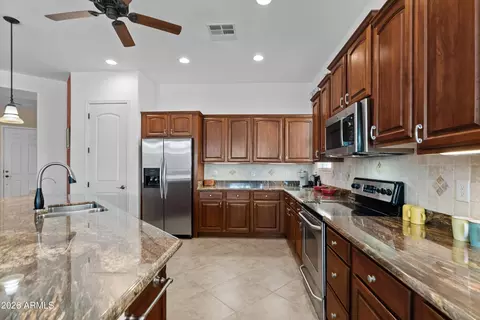 Kitchen - 4481 E Blue Spruce Ln, Gilbert, AZ 85298 photo 4 of 5