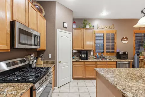 Kitchen - 8710 E Hobart St, Mesa, AZ 85207 photo 2 of 5