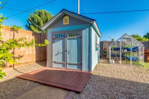 Exterior - 813 E Glendale Ave, Phoenix, AZ 85020 photo 2 of 11
