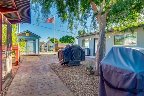Exterior - 813 E Glendale Ave, Phoenix, AZ 85020 photo 3 of 11