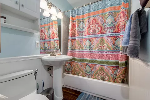 Bath - 813 E Glendale Ave, Phoenix, AZ 85020 photo 1 of 6