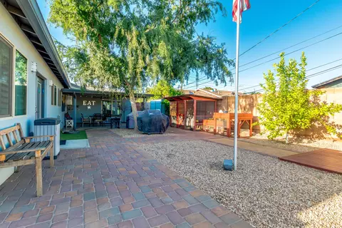 Exterior - 813 E Glendale Ave, Phoenix, AZ 85020 photo 5 of 11