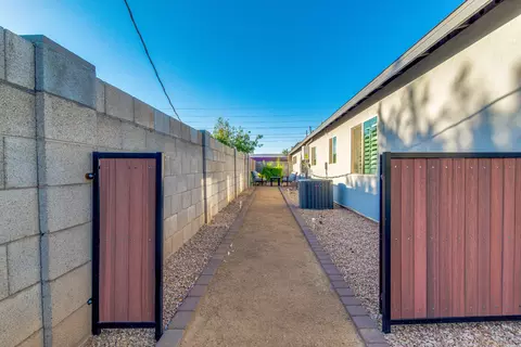 Exterior - 813 E Glendale Ave, Phoenix, AZ 85020 photo 9 of 11