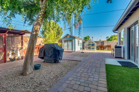 Exterior - 813 E Glendale Ave, Phoenix, AZ 85020 photo 4 of 11