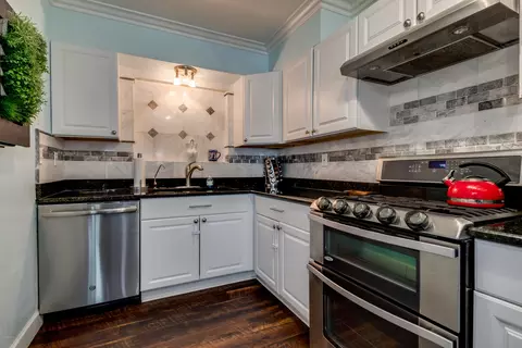 Kitchen - 813 E Glendale Ave, Phoenix, AZ 85020 photo 2 of 5