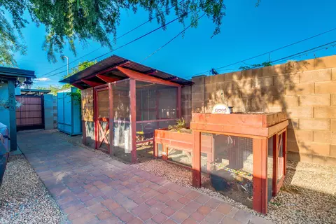 Exterior - 813 E Glendale Ave, Phoenix, AZ 85020 photo 6 of 11