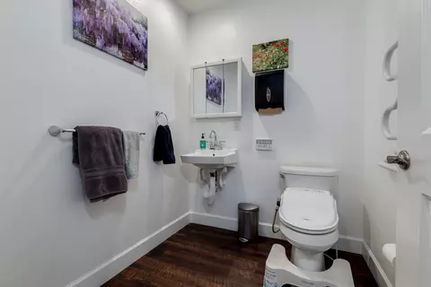 Bath - 813 E Glendale Ave, Phoenix, AZ 85020 photo 5 of 6