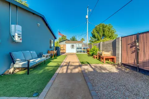 Exterior - 813 E Glendale Ave, Phoenix, AZ 85020 photo 1 of 11