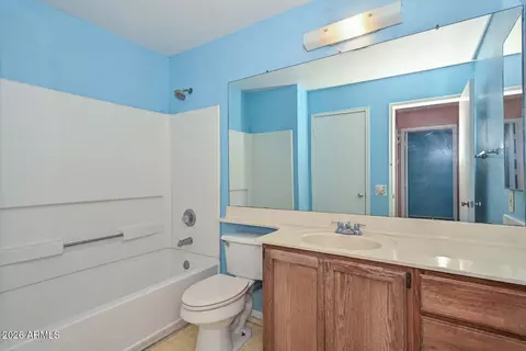 Bath - 2602 N 60th Dr, Phoenix, AZ 85035 photo 1 of 2