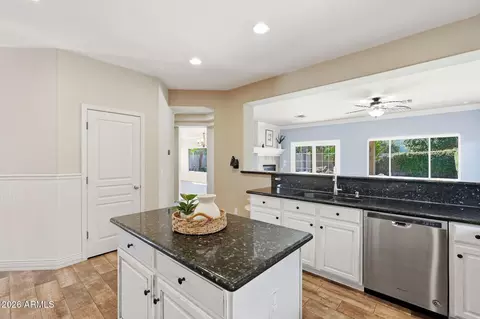 Kitchen - 4481 E Lantern Pl, Gilbert, AZ 85297 photo 3 of 5