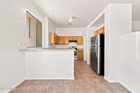 Kitchen - 321 W Harwell Rd, Phoenix, AZ 85041 photo 2 of 4