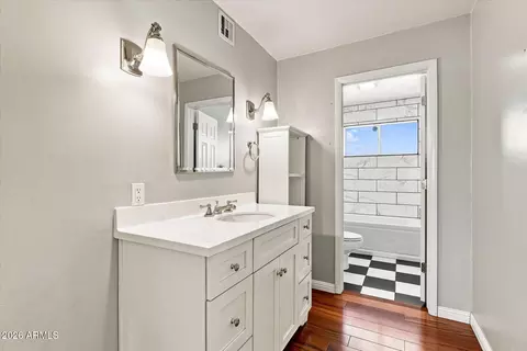 Bath - 3115 E Yucca St, Phoenix, AZ 85028 photo 2 of 5