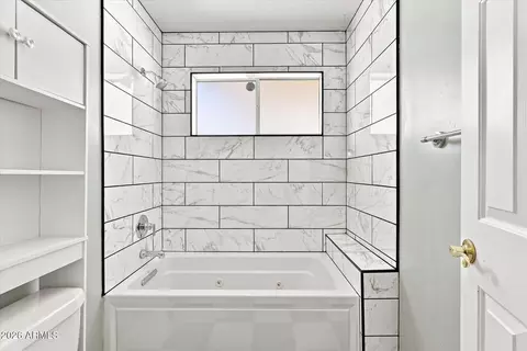 Bath - 3115 E Yucca St, Phoenix, AZ 85028 photo 3 of 5