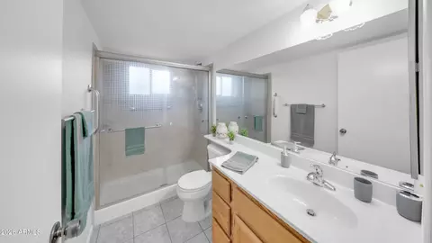 Bath - 11033 W Devonshire Ave, Phoenix, AZ 85037 photo 1 of 2