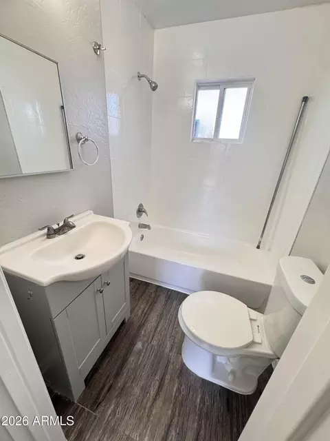 Bath - 1597 W Mountain View Rd, Phoenix, AZ 85021 photo 2 of 2