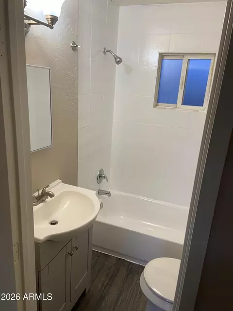 Bath - 1597 W Mountain View Rd, Phoenix, AZ 85021 photo 1 of 2