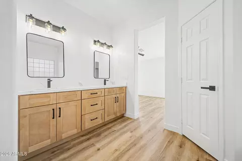 Bath - 1325 E Constance Way, Phoenix, AZ 85042 photo 2 of 3