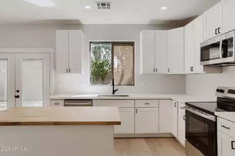 Kitchen - 9841 E Forge Ave, Mesa, AZ 85208 photo 4 of 5