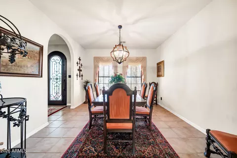 Dining - 258 W Yearling Rd, Phoenix, AZ 85085 photo 1 of 1