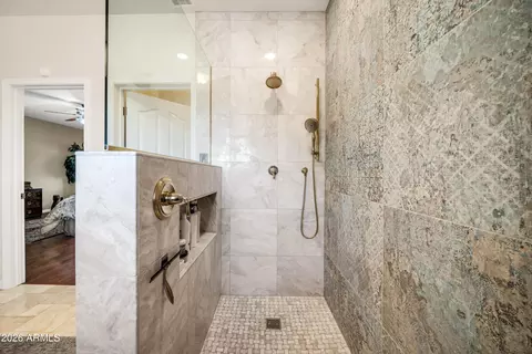 Bath - 258 W Yearling Rd, Phoenix, AZ 85085 photo 2 of 5