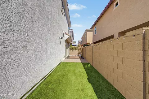 Exterior - 17237 N 9th Pl, Phoenix, AZ 85022 photo 4 of 10
