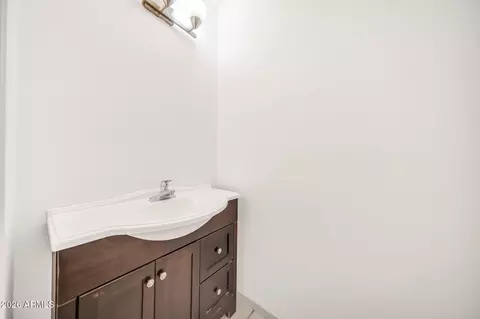 Bath - 4539 N 10th Ave, Phoenix, AZ 85013 photo 2 of 3