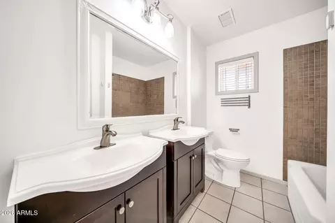 Bath - 4539 N 10th Ave, Phoenix, AZ 85013 photo 1 of 3