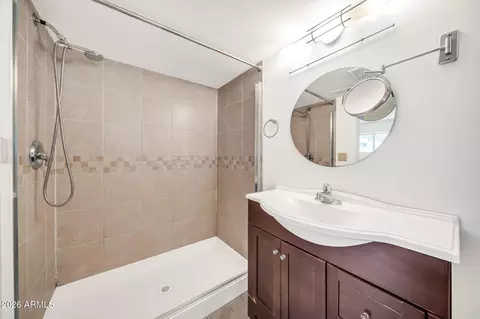 Bath - 4539 N 10th Ave, Phoenix, AZ 85013 photo 3 of 3